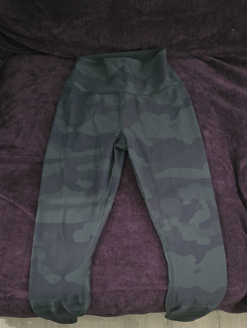 ALO Yoga Camo Leggings - Dark Green